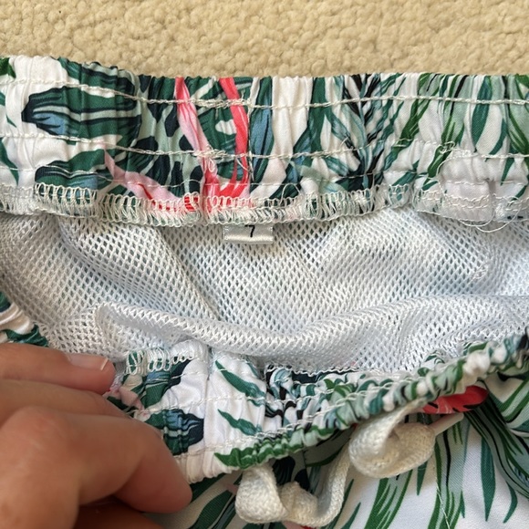 Two boys, Hawaiian swim trunks size 6/7 - Picture 3 of 8